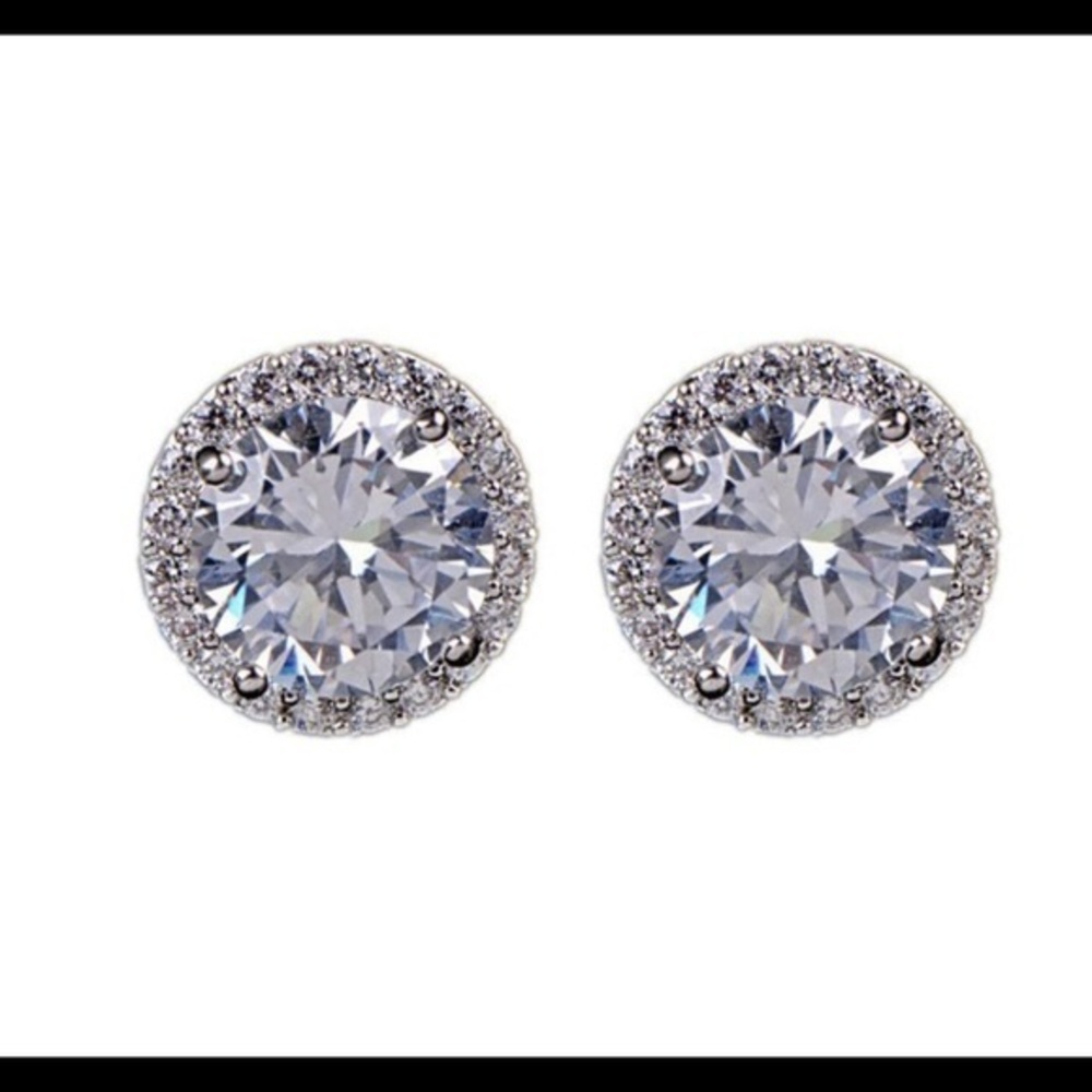 STUD EARRINGS‎
